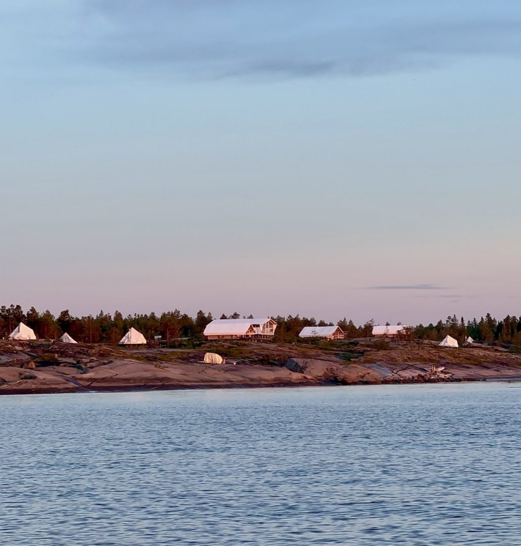 Кемпинг "Дом белых китов"