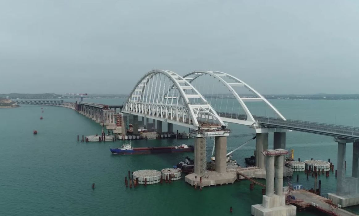 Пассажирские поезда поедут по мосту в Крым в декабре 2019 года
