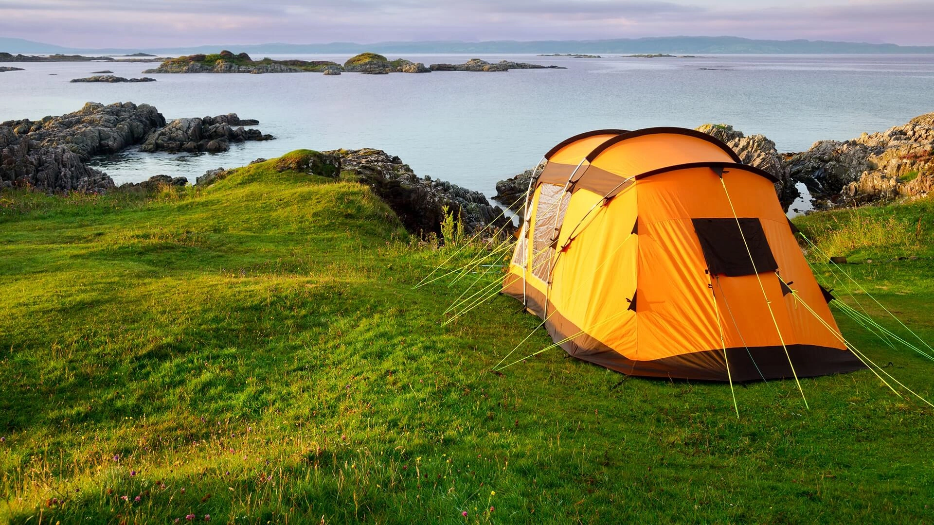 Топ кемпинг. Палатка на природе. Палатка на берегу моря. Палатки для кемпинга. Поход.
